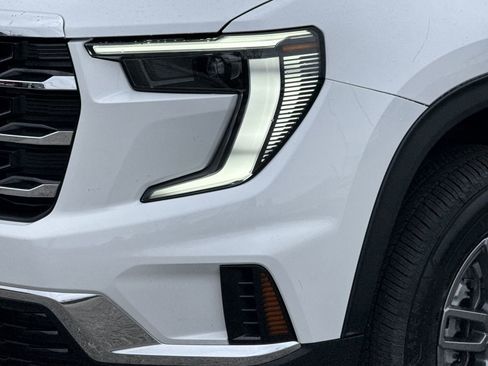 Used 2025 GMC Acadia Elevation image 6