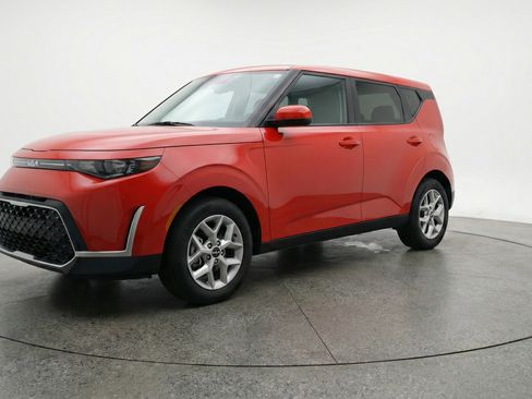 Used 2025 Kia Soul LX w/ LX Technology Package image 3