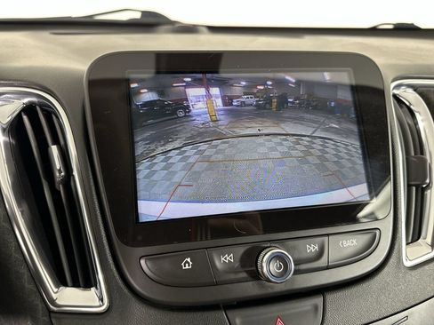 Used 2018 Chevrolet Malibu LT FWD image 18