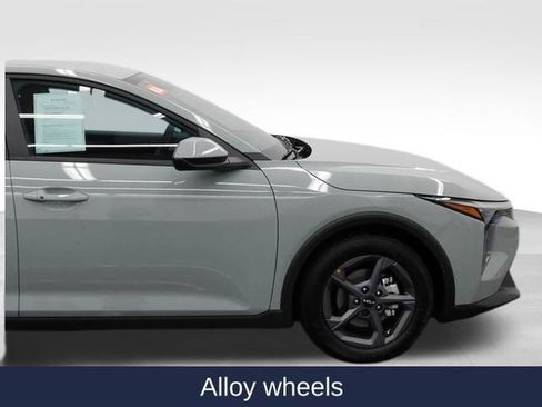 Used 2025 Kia K4 LXS image 19