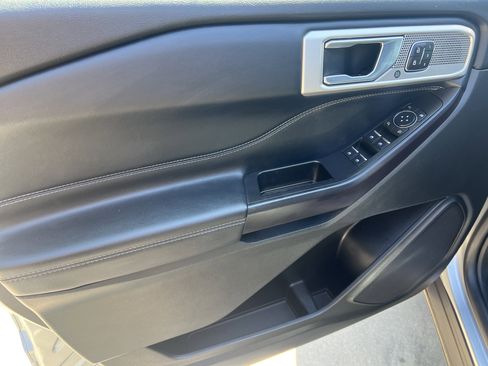 Used 2020 Ford Explorer Limited image 13