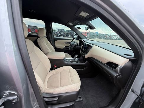 Used 2023 Chevrolet Traverse LS FWD image 18