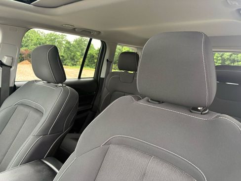 Used 2023 Jeep Grand Cherokee Laredo AWD/4WD image 18