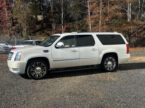 Used 2011 Cadillac Escalade ESV Premium image 5
