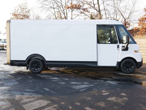 New 2025 Chevrolet Brightdrop 600 w/ Power Door Package image 10