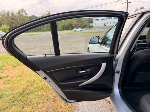 Used 2018 BMW 320i xDrive Sedan image 26