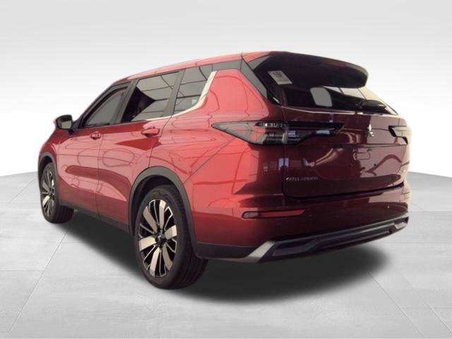 Used 2025 Mitsubishi Outlander SE AWD/4WD image 7