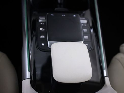 Used 2023 Mercedes-Benz EQB 300 4MATIC image 24