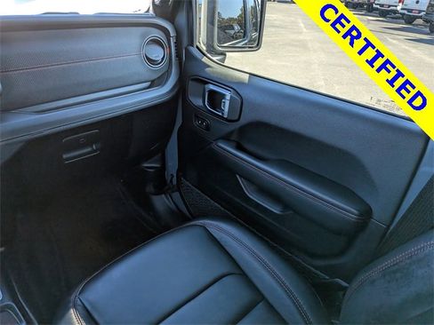 Used 2025 Jeep Wrangler Unlimited Rubicon image 16
