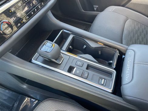 Used 2025 Nissan Pathfinder SV image 20