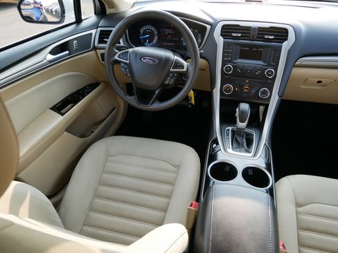 Used 2013 Ford Fusion SE FWD image 9