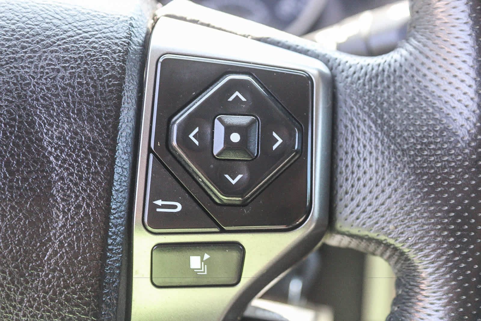Used 2021 Toyota Tacoma SR5 RWD image 31