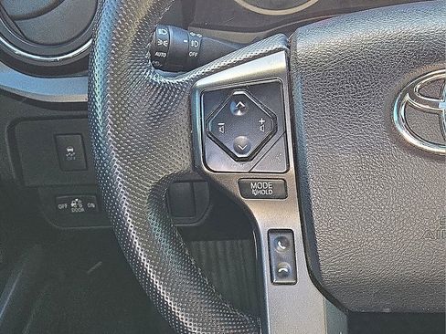 Used 2021 Toyota Tacoma TRD Sport image 17