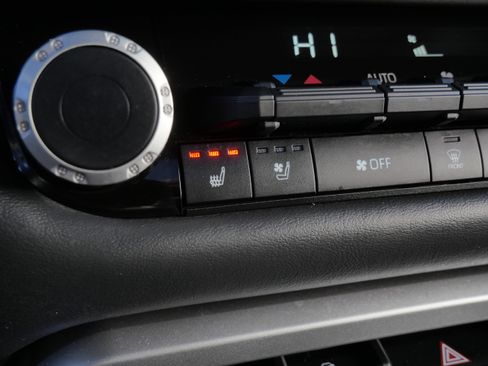 Used 2025 Toyota Tundra Platinum image 31