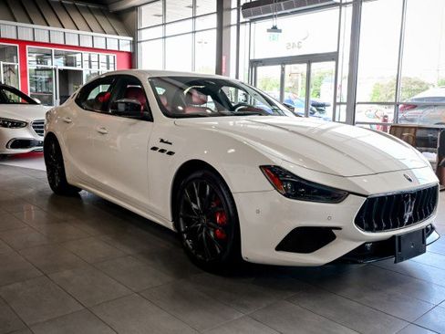 Used 2022 Maserati Ghibli Modena Q4 image 4