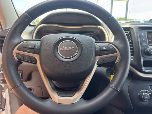 Used 2016 Jeep Cherokee Sport FWD image 10