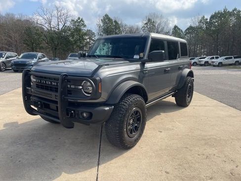 Used 2024 Ford Bronco Black Diamond image 3