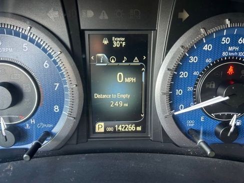 Used 2017 Toyota Sienna Limited Premium image 12