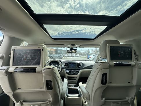 Used 2018 Chrysler Pacifica Limited w/ Advanced Safetytec Group image 4