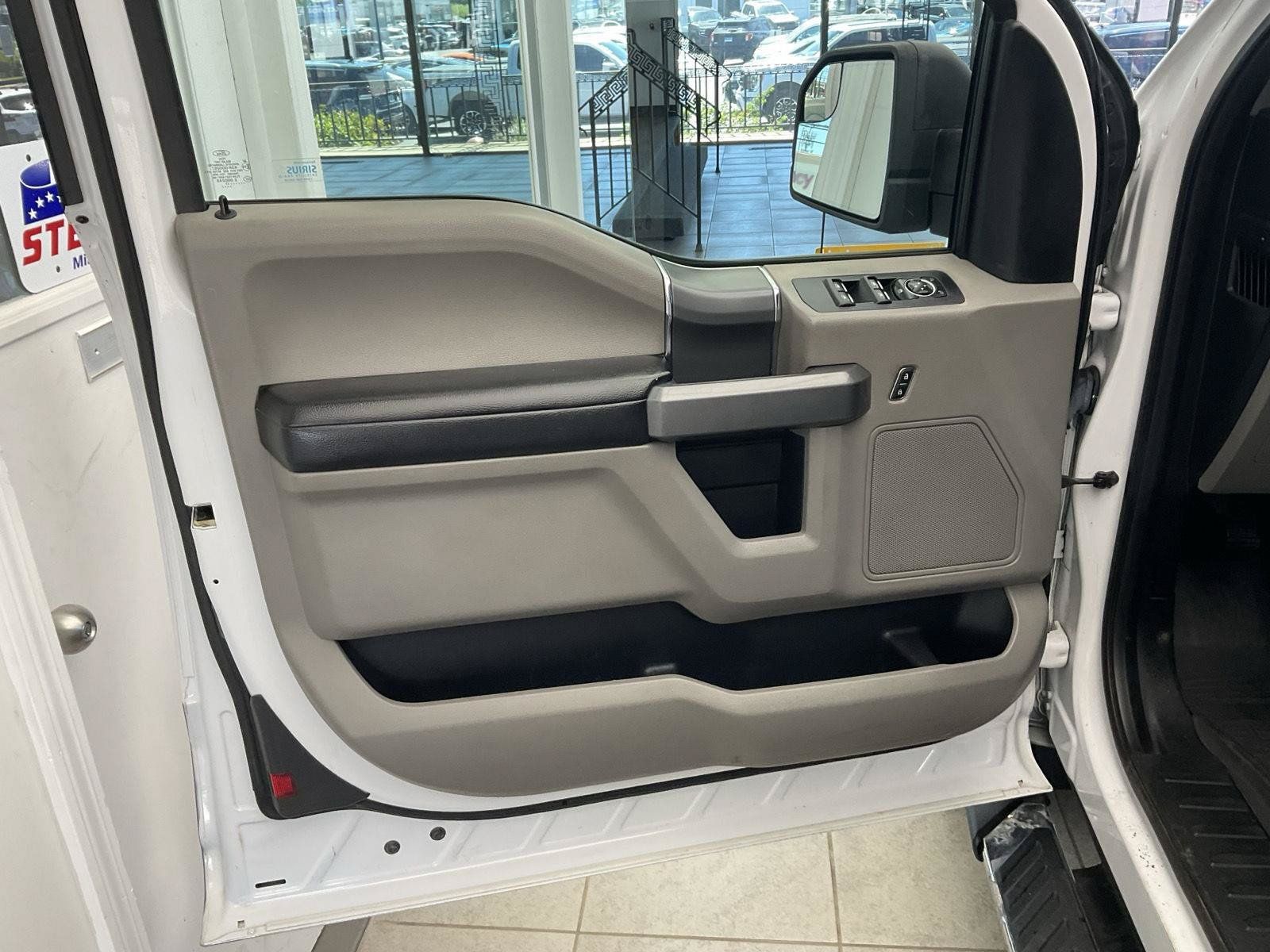 Used 2017 Ford F150 XLT w/ Equipment Group 302A Luxury AWD/4WD image 9