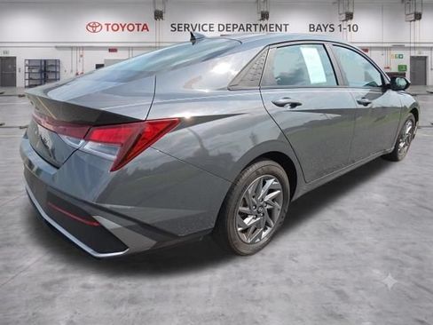 Used 2024 Hyundai Elantra SEL FWD image 4