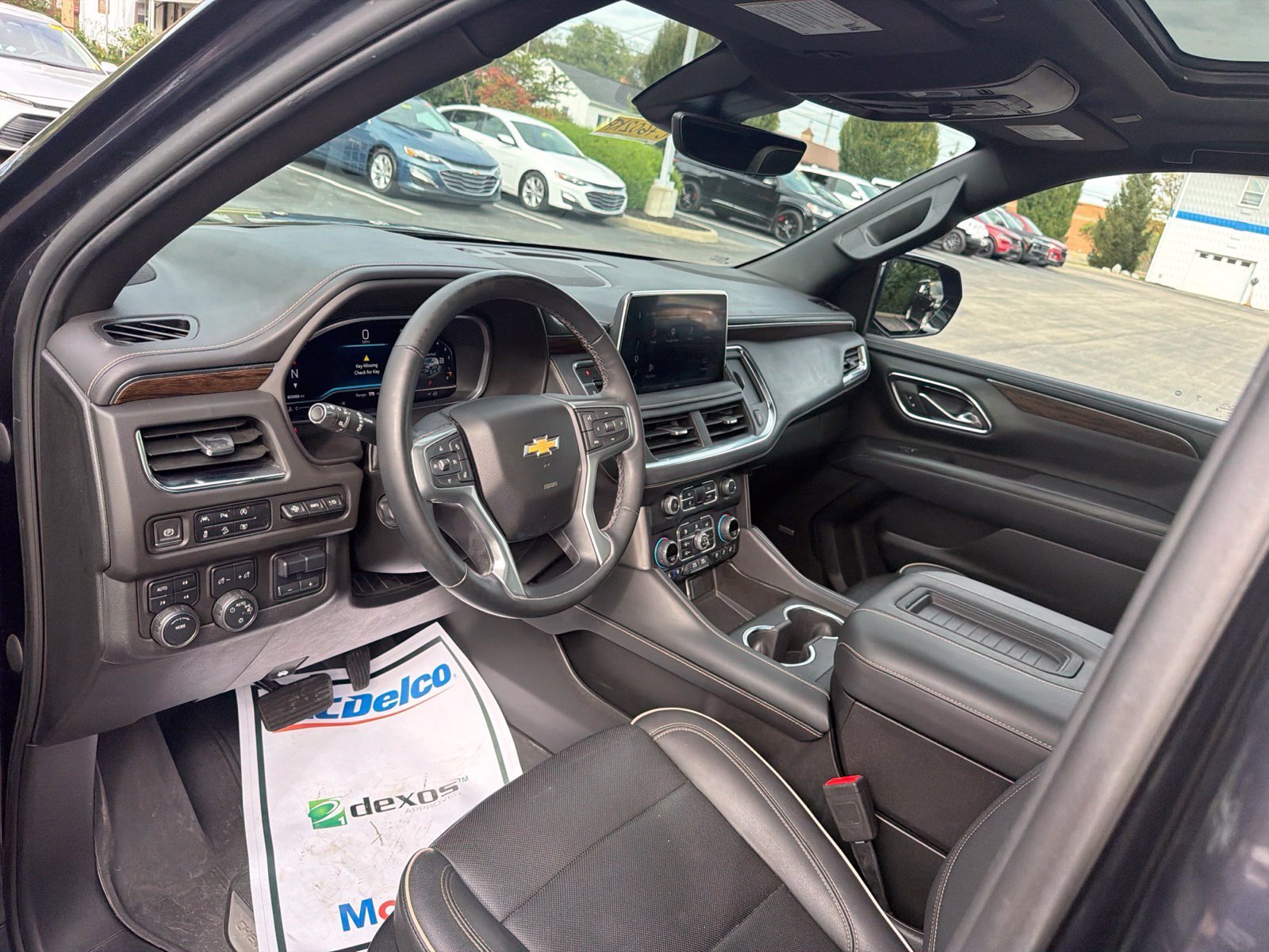 Used 2023 Chevrolet Suburban Premier w/ Premium Package AWD/4WD image 10