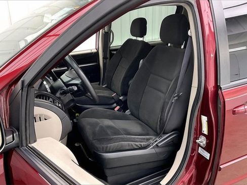 Used 2017 Dodge Grand Caravan SE image 8