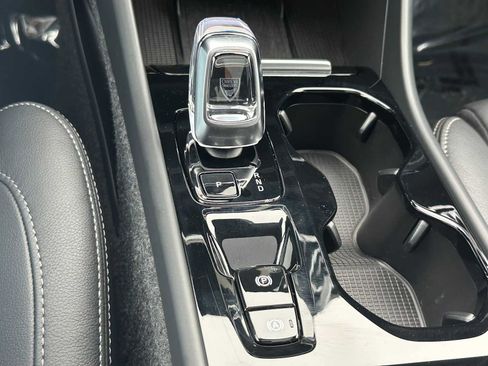 Used 2025 Volvo XC40 B5 Plus w/ Climate Package image 30
