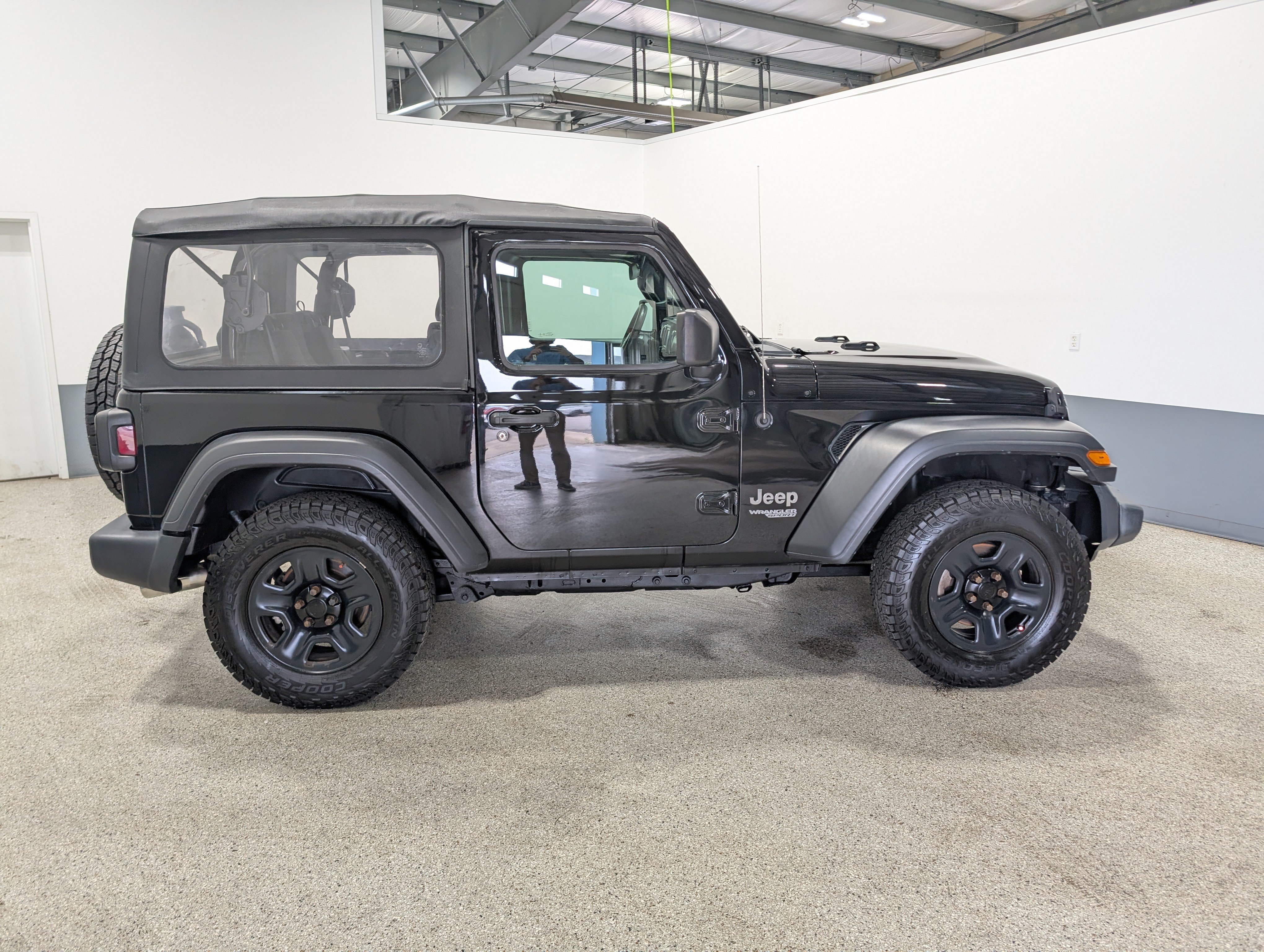 Used 2020 Jeep Wrangler Sport AWD/4WD image 2