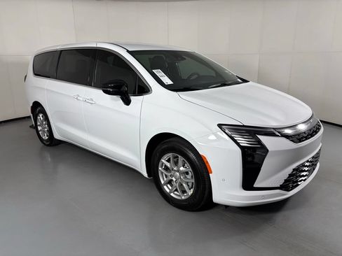 New 2027 Chrysler Pacifica Select FWD image 2