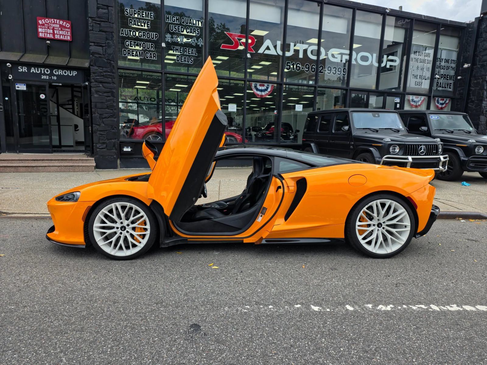 Used 2023 McLaren GT RWD image 9