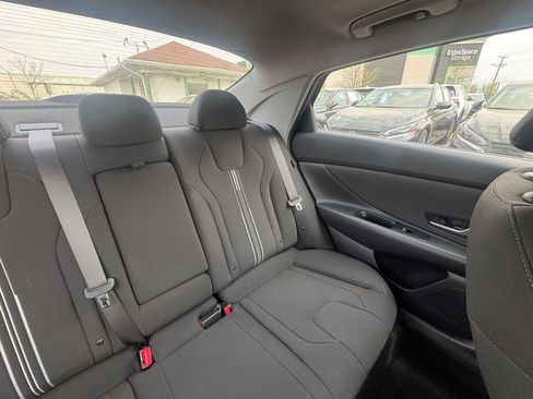 Used 2025 Hyundai Elantra SEL image 40