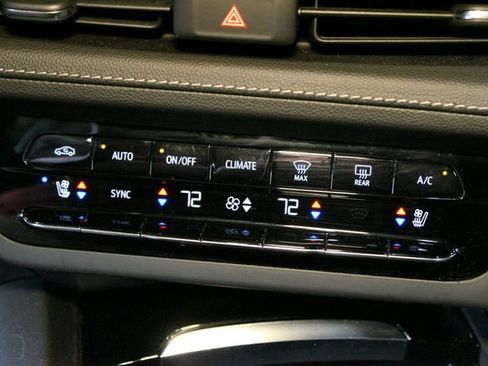 Used 2023 Buick Envision Avenir AWD/4WD image 29