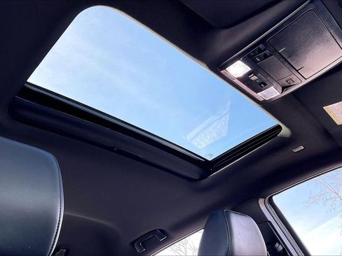 Used 2022 Toyota Tacoma TRD Sport w/ TRD Premium Sport Package image 11