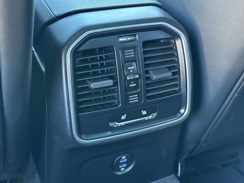 Certified 2025 Porsche Macan AWD/4WD image 14