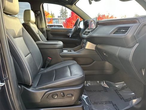 Used 2024 Chevrolet Suburban Premier image 10