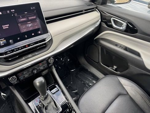 Used 2024 Jeep Compass Limited image 22