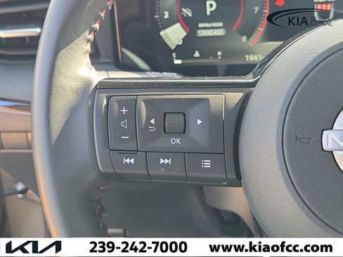 Used 2025 Nissan Kicks SR FWD image 23