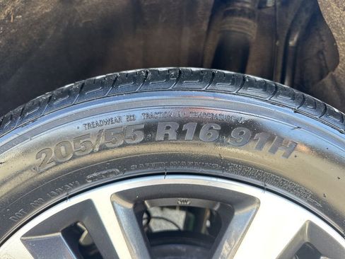 Used 2025 Nissan Versa SV image 27