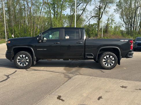 Used 2024 Chevrolet Silverado 2500 Custom w/ Custom Value Package AWD/4WD image 2