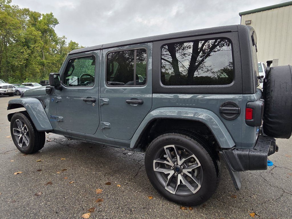 Used 2024 Jeep Wrangler Unlimited w/ Convenience Group AWD/4WD image 4