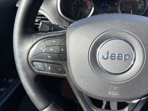 Used 2019 Jeep Cherokee Trailhawk w/ Cold Weather Group image 24