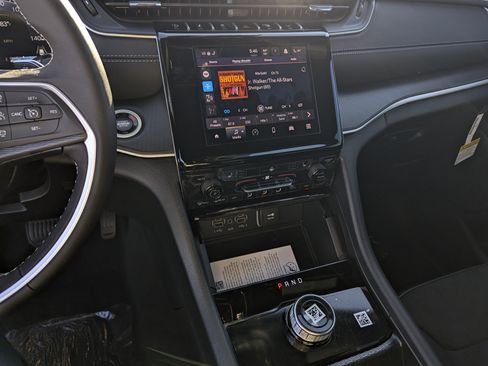 New 2025 Jeep Grand Cherokee L Altitude image 10