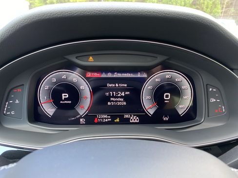 Used 2024 Audi Q8 Prestige AWD/4WD image 21