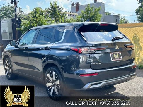 Used 2025 Mitsubishi Outlander SE AWD/4WD image 4