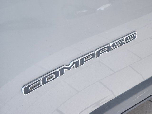 Used 2022 Jeep Compass Latitude w/ Convenience Group FWD image 9