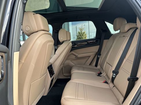 Used 2020 Porsche Cayenne E-Hybrid image 16