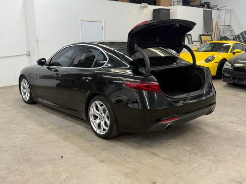 Used 2018 Alfa Romeo Giulia Ti RWD image 8