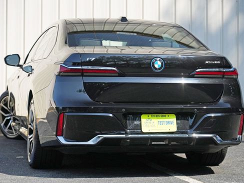 Used 2023 BMW i7 xDrive60 w/ Executive Package 2 AWD/4WD image 6