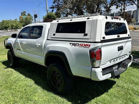 Used 2020 Toyota Tacoma TRD Off-Road w/ Technology Package AWD/4WD image 12